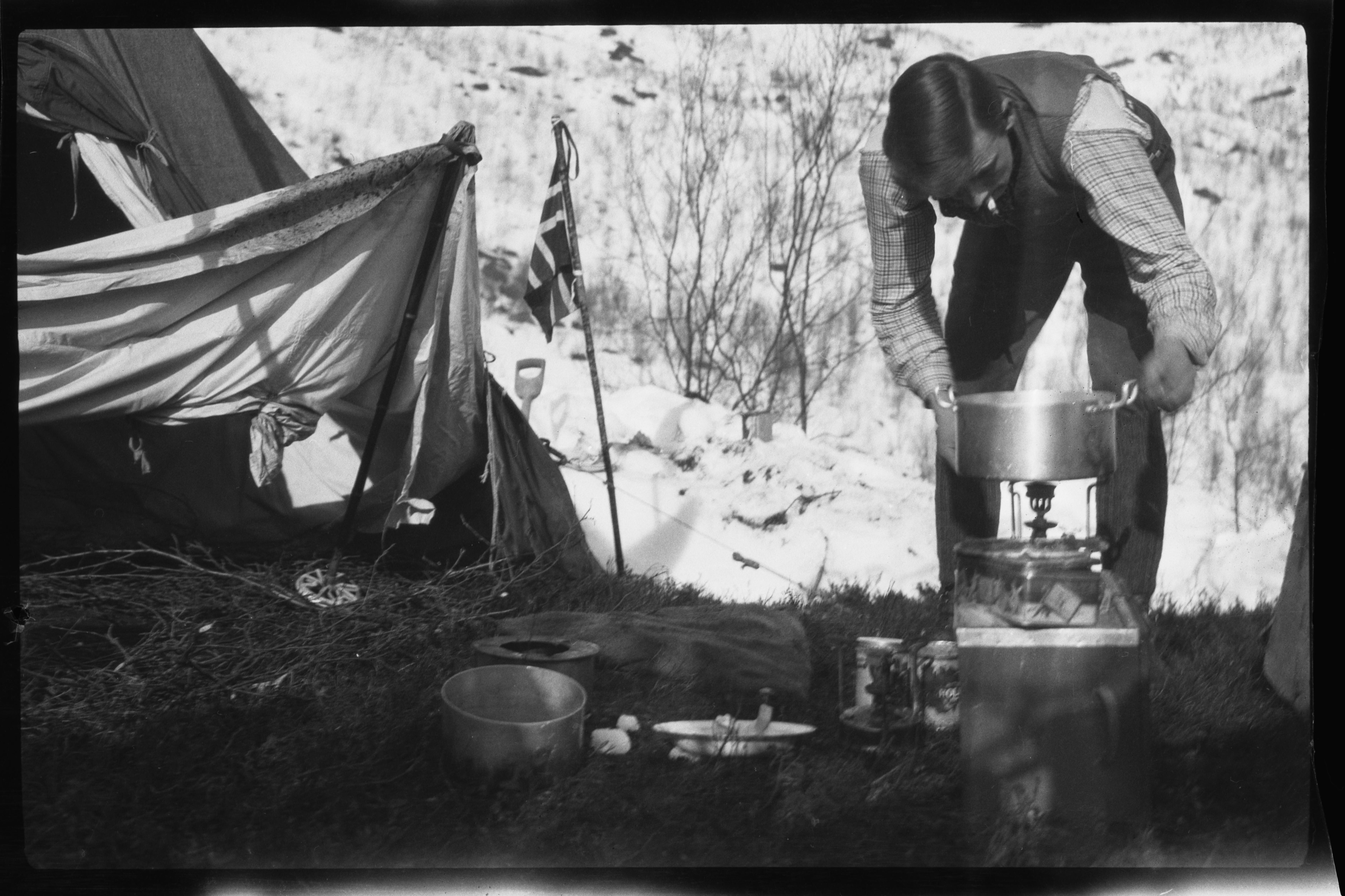 https://www.renmat.no/photos/3_Artikler/Paasken-1925-Ringvassoe-Zapffe-Peter-Wessel.jpg