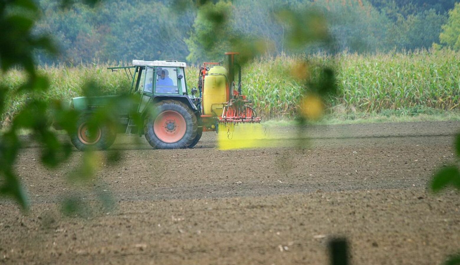 Tractor spraying pesticides IMG 5235