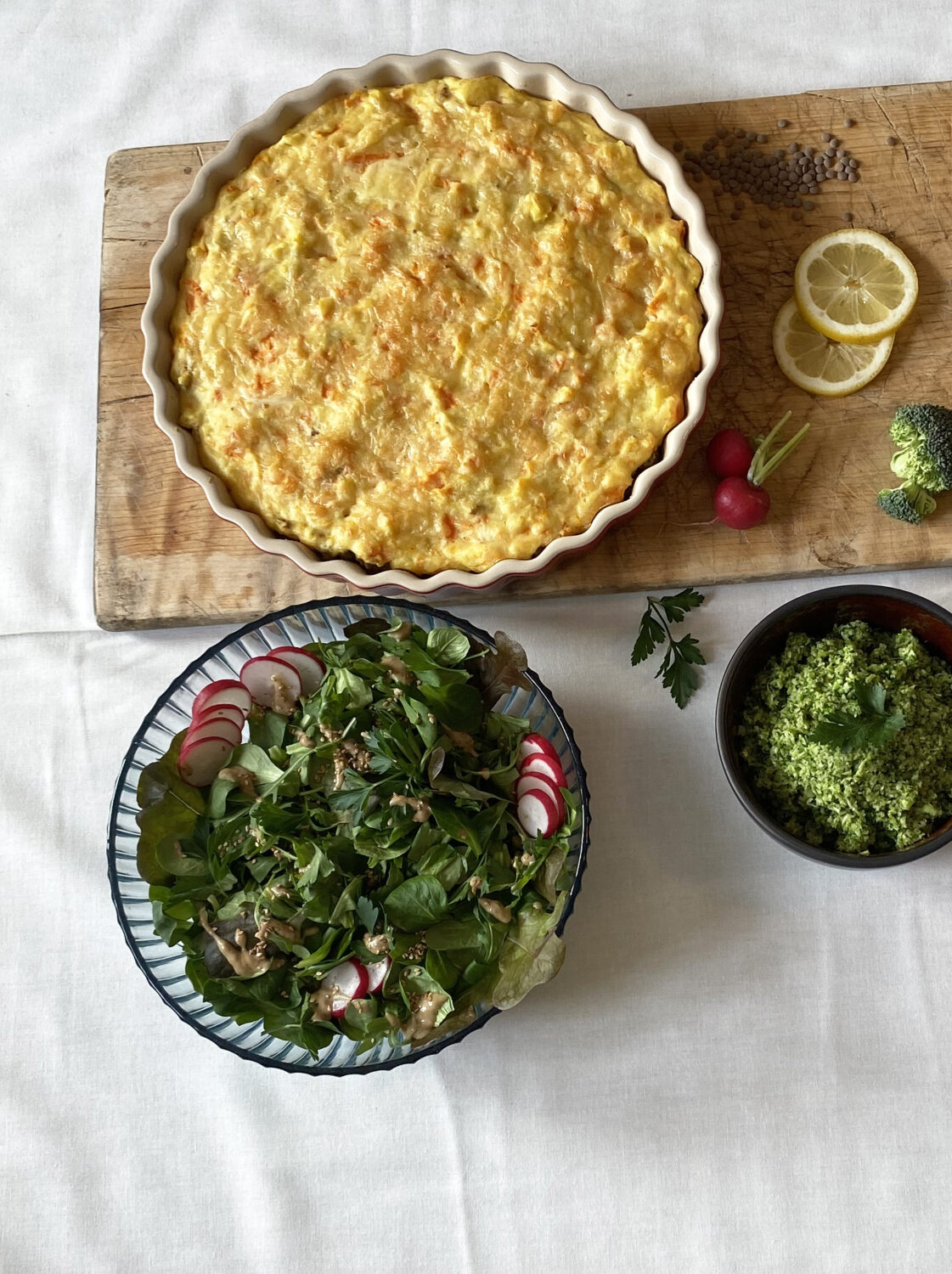Anahata Yoga Shepards Pie hel med brokkolipesto og salat